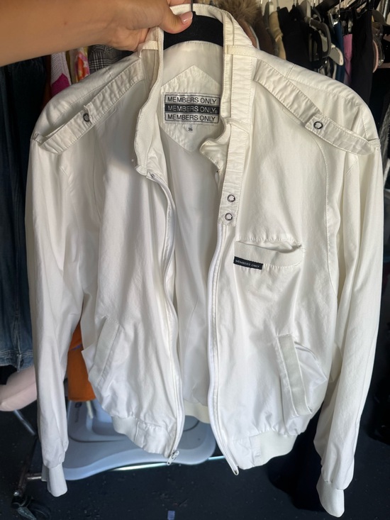 Members Only Other - Members Only White Men’s Bomber Jacket with Snap Collar Like New Vintage.